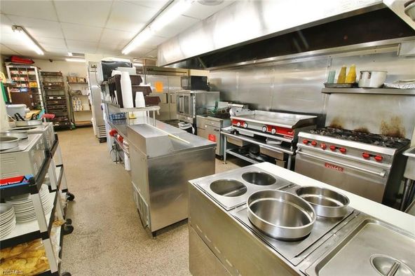 Peachs Place : 121 E Main St, Crooksville, OH 43731